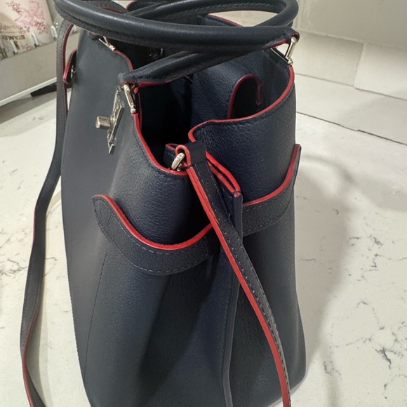 Louis Vuitton Navy Lockme - Picture 4 of 13